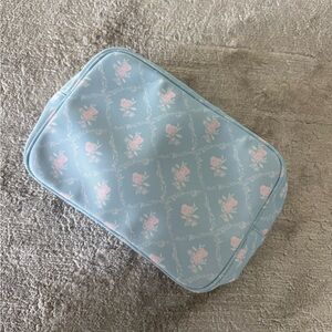 Stonycloverlane “high tea” collection pouch- size large. Sold out everywhere.